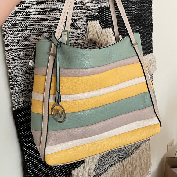 Yellow & green bag - Picture 1 of 3